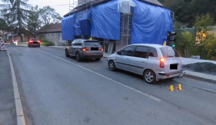 Nedobrzdil a naboural do auta před sebou. V krvi měl 2,5 promile