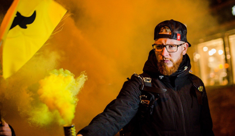 FOTO/VIDEO: Pyro, prapory, protesty. Aktivisté vyhlásili v Brně týden klimatické rebelie