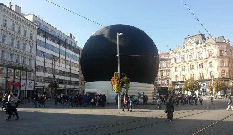 Projekce je na náměstí Svobody zdarma