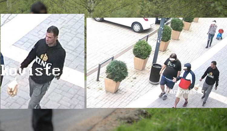 Neznámí pachatelé okradli před Priorem muže