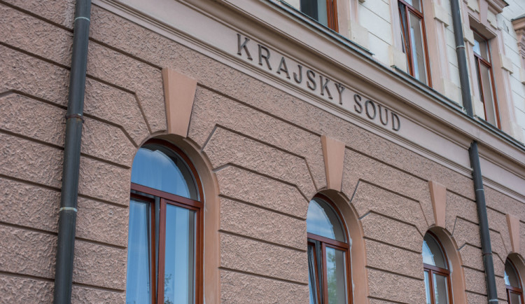 V případu znásilněné školačky padl trest, dívka dodnes trpí posttraumatickým syndromem