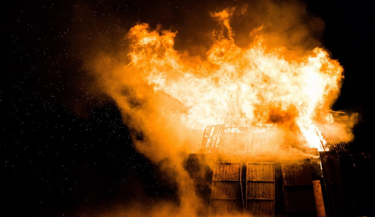 Žhář za tři roky založil minimálně deset požárů, způsobil škodu za nejméně 135 tisíc