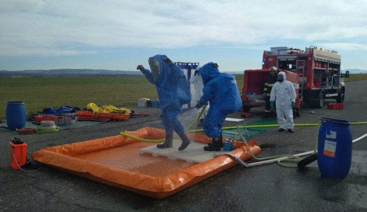 V Táboře havarovala cisterna s kyselinou dusičnou, hasiči trénovali krizovou situaci