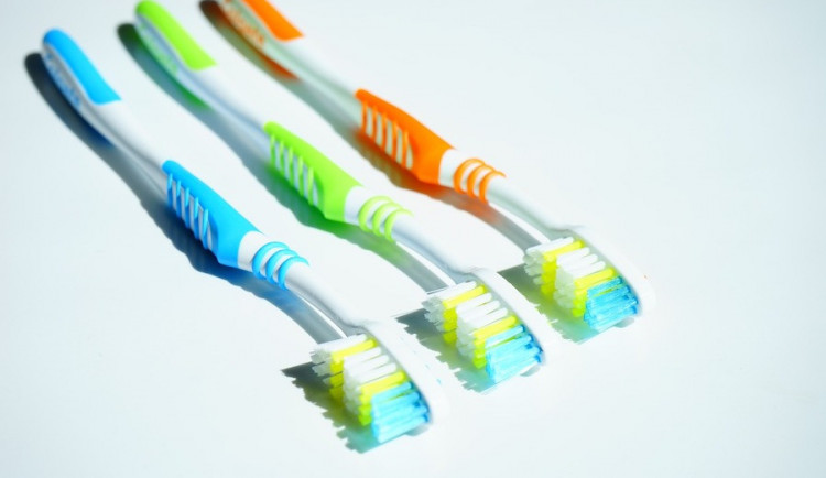 Zloděj v Brně ukradl kartáčky na zuby za více než patnáct tisíc korun