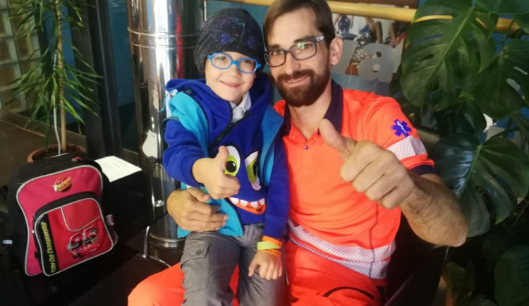 Jihomoravští záchranáři nafotili charitativní kalendář na rok 2020, výtěžek dostanou děti se zrakovým postižením