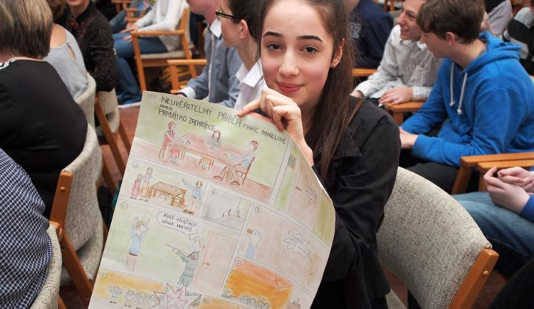 Brněnští žáci vytvářejí reportáže o životě pamětníků