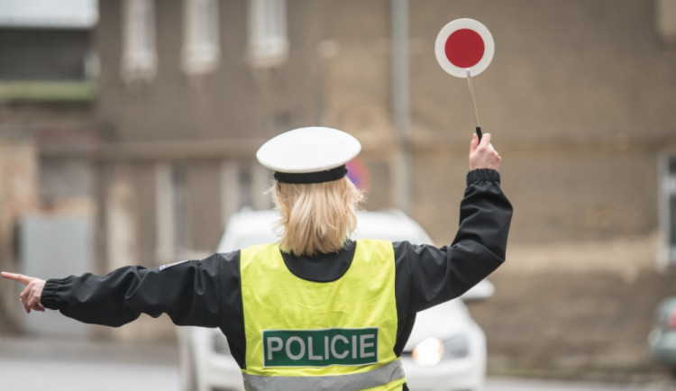Policisté se zaměřili na náklaďáky a autobusy, více než polovina zkontrolovaných se dopustila přestupku