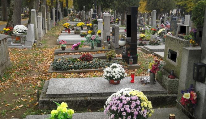 Dušičky jsou šancí pro zloděje, na hřbitovech budou policisté