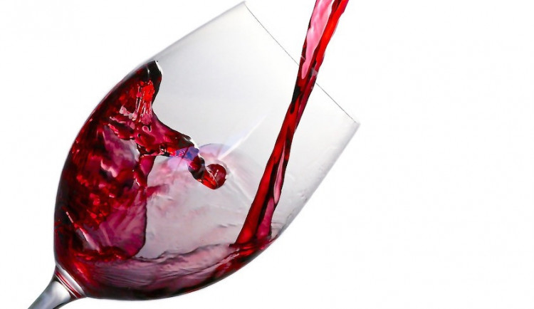Za smyšlené vykradení vinařství požadoval majitel půl milionu korun