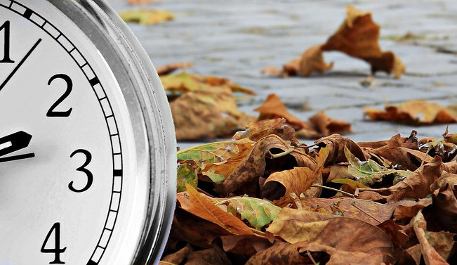 Dnes v noci se vyspíme o hodinu déle. Začíná zimní čas