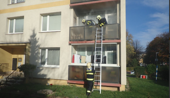 V Liberci zasahovali hasiči u požáru balkonu. Naštěstí se to obešlo bez zranění
