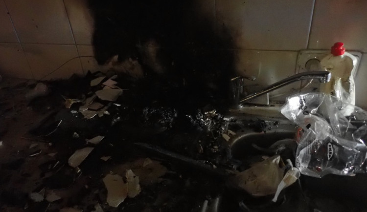 FOTO: V Josefáči hořelo v rekreačním objektu, na místo vyjely čtyři jednotky hasičů