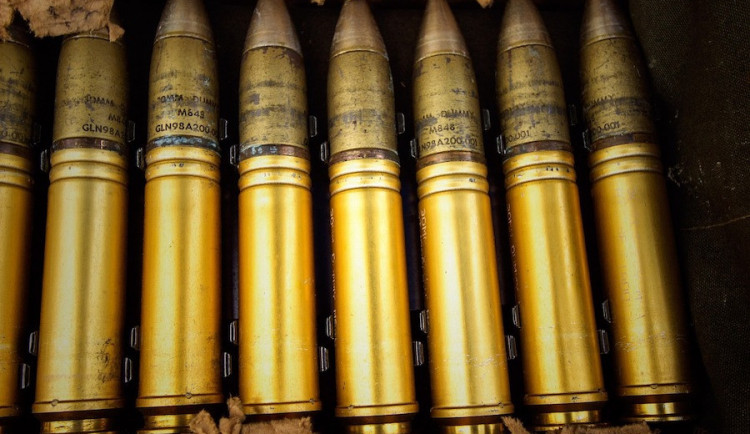 Muž vytáhl pomocí magnetu ze Svitavy osm protileteckých střel z druhé světové války