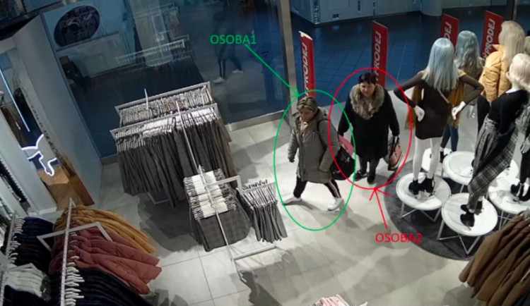 Policisté pátrají po totožnosti dvou žen, mohou pomoci s objasněním krádeže