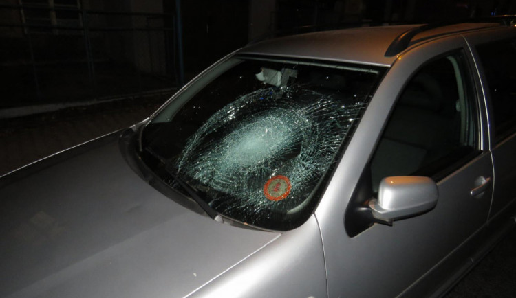 Přehlédnutí chodce na přechodu si v Jablonci vyžádalo hned dvě nehody