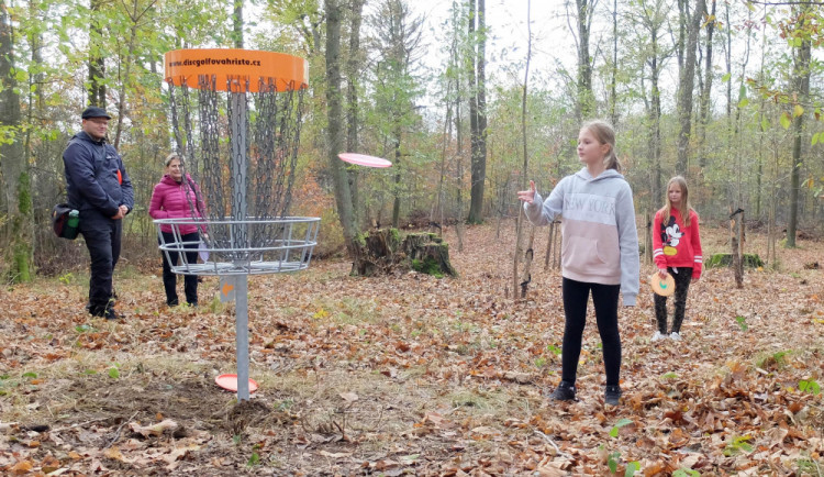 Ve Frýdlantu mají novou zábavu. Otevřeli zde discgolfové hřiště