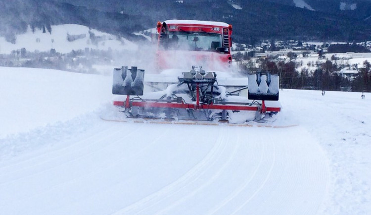 Poslední zima byla pro Jizerskou magistrálu náročná. Do další nastupuje s novou posilou