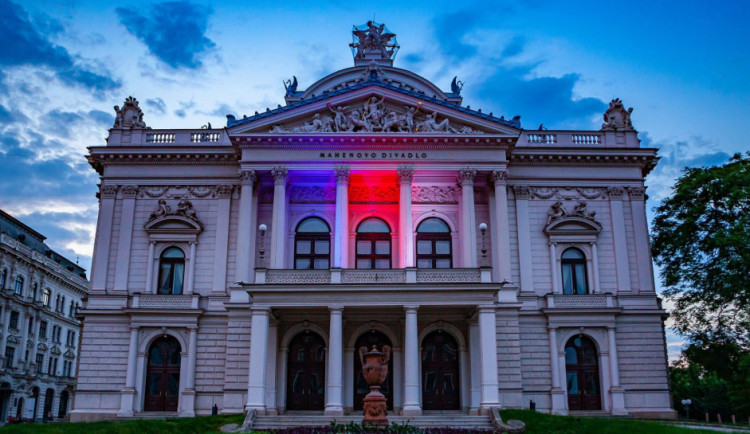 Mahenovo divadlo letos již svítilo v barvách států bývalého sovětského bloku