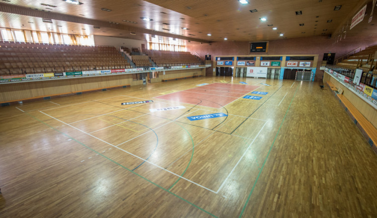 Sportovku čekají opravy, začne se osvětlením, které je nevyhovující