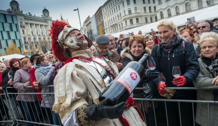 FOTO: Do Brna přijel svatý Martin. Zahájil týdenní slavnosti vína