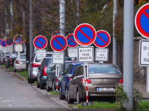 Brněnská ulice Úvoz baví uživatele internetu po celé Evropě