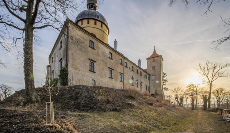 Kam o adventu? Co třeba na hrady a zámky. Některé nabídnou speciální program