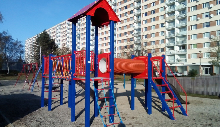 Během roku řada dětských hřišť v Liberci prokoukla, město ale musí čelit i útokům vandalů