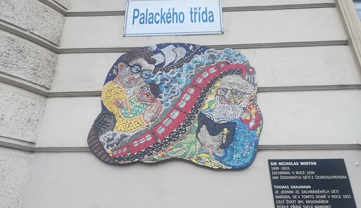 Pamětní deska sira Nicholase Wintona v Brně