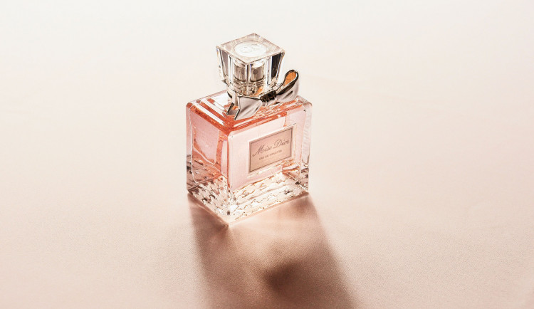 perfume-2574073_1920