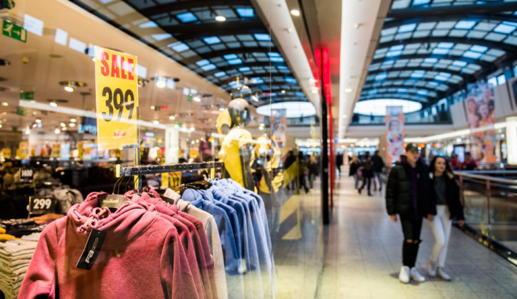 Black Friday se blíží. Vaňkovka chystá velké slevy, dobročinný bazar luxusní módy a křest diáře Báry Nesvadbové