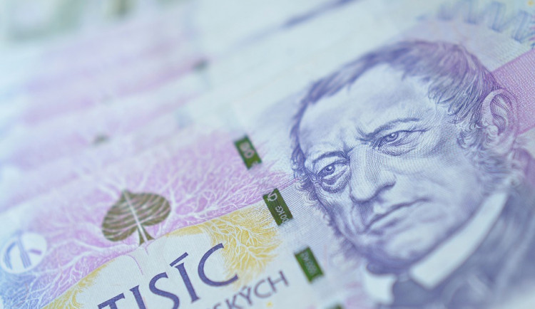 Skupina ze Strakonicka tiskla na laserové tiskárně tisícovky, muž při výrobě padělku použil na rubové a lícové straně jiné roky vydání