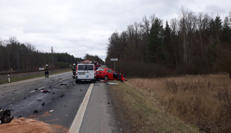 Při tragické dopravní nehodě u Plané nad Lužnicí zemřel jeden člověk