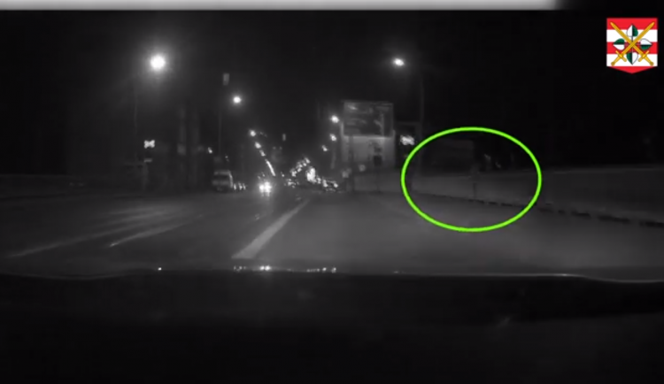 VIDEO: Brněnští policisté na poslední chvíli chytili ženu, která se chtěla zabít skokem z mostu