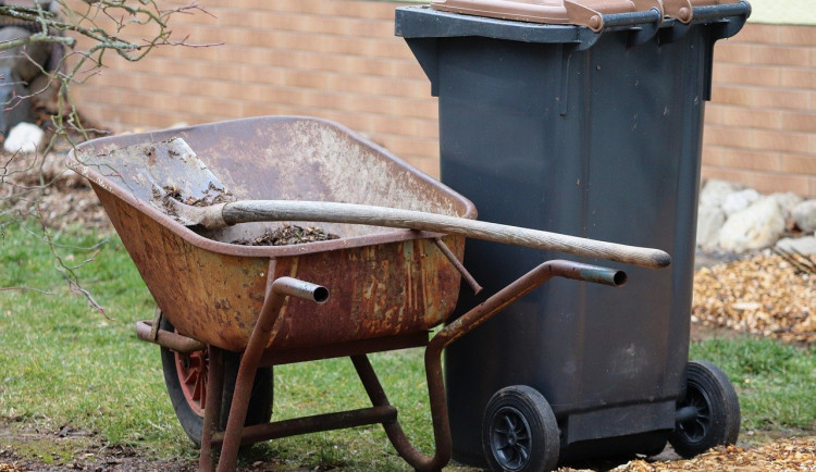 gardening-3993157_1280