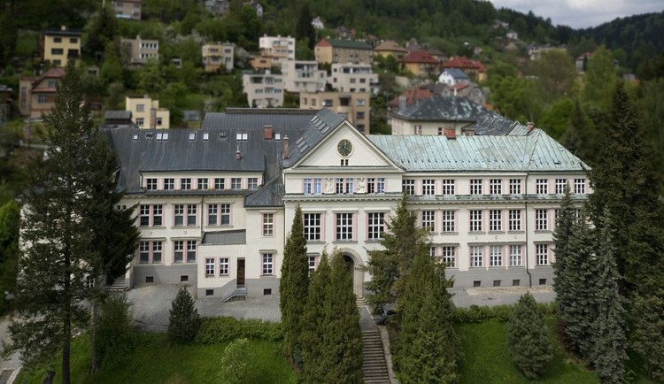 Střední sklářská škola v Brodě i speciálně pedagogické centrum mají nové ředitele