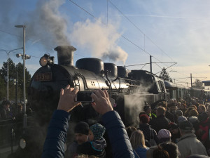 FOTO: Do Židlochovic přijela po dlouhých 40 letech po obnovené trati první lokomotiva