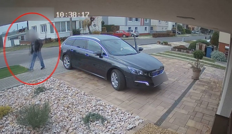 Muže dopadla policie