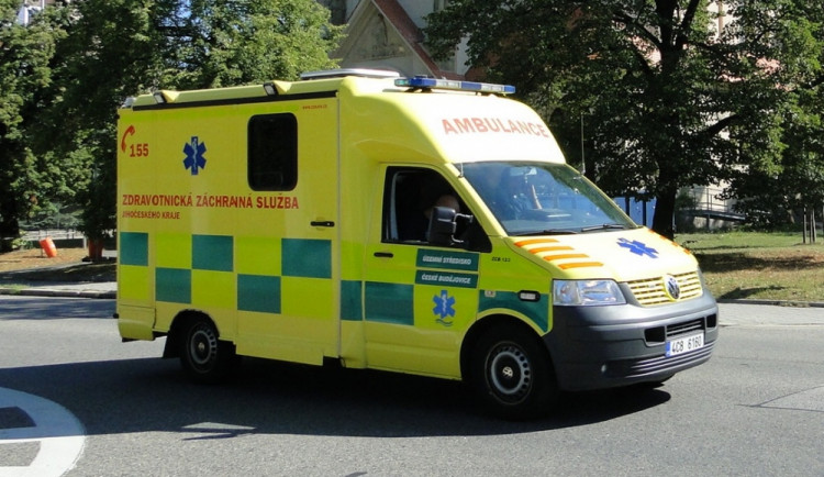 Řidič vážně zranil svého spolujezdce, kriminalisté ho trestně stíhají