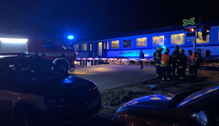 Vlak v Budějcích zabil člověka, cestující musejí počítat s omezením