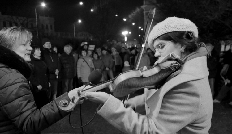 OBRAZEM: Nejsme Agrofert, znělo Vyškovem. Demonstranti vyzvali Babiše k demisi