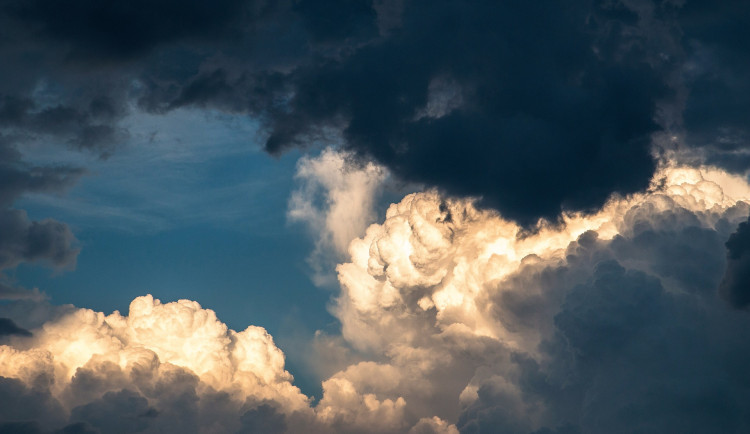 clouds-1768967_1920