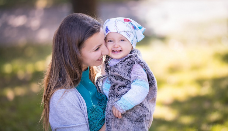 Léčba pomocí IVF. Na kolik vyjde rodiče asistovaná reprodukce a přispívá na to pojišťovna?