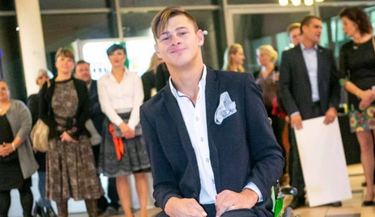 Nemohl sehnat asistenta, tak se pustil do vlastního projektu Asistence navzájem