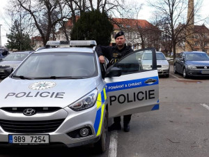 Vyškovští policisté na Štědrý den zachránili muži život pomocí externího defibrilátoru