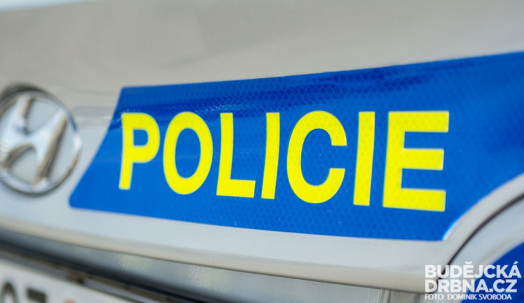 Nebyl spokojený se zubní pohotovostí, tak zavolal na policii