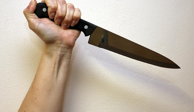 Muž se na Silvestra pokusil zavraždit svou matku