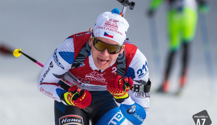 FOTO: Český pohár dal biatlonistům zabrat, nechyběly pády ani zlomené pažby