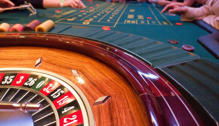 Believing Any Of These 10 Myths About casino Keeps You From Growing