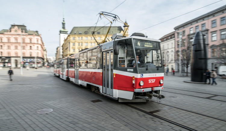 Strážníci budili v šalině namol opilého patnáctiletého chlapce, k dalšímu vyráželi o pár minut později