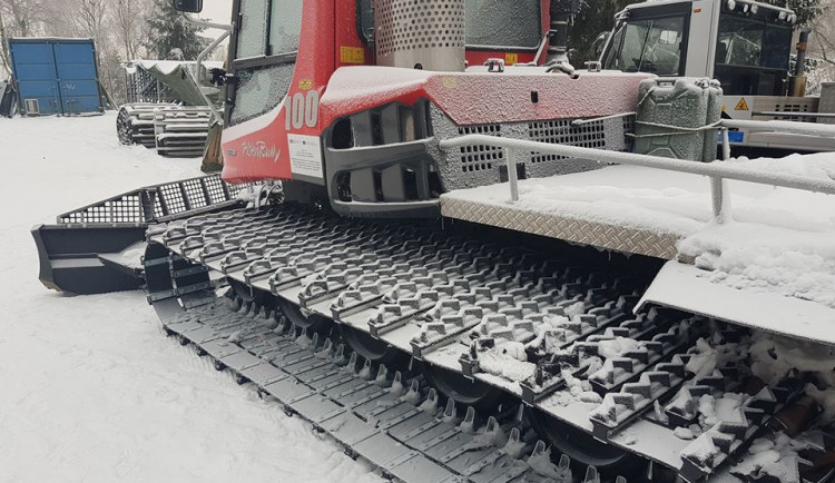 Do Jizerek vyjela v letošní zimě poprvé rolba